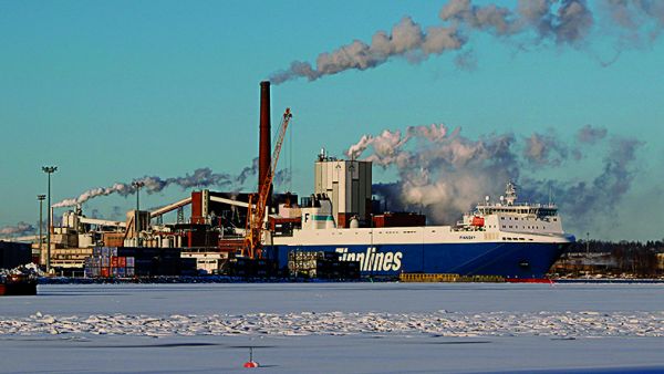 Sunilan sellutehdas Kotkassa on yksi vaihtoehto tehtaaksi, jossa Stora Enso voisi laajentaa liukosellun tuotantoa. Toinen on Enocell Uimaharjussa. (Kuvaaja: Seppo Sirkka)