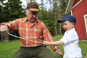 Valmis vitsa ei vetämällä katkea. Tämän saa myös Alpo Jylhän pojanpoika Matias Jylhä todeta. (Kuvaaja: Sami Karppinen)