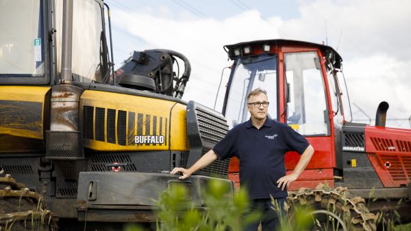 Timo Tolpan luotsaamalla Metsäkonepalvelu Oy:llä on Suomessa 54 ja Ruotsissa 16 metsäkonetta. (Kuvaaja: Seppo Samuli)