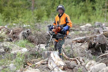 Ammattilaisen koneporassa pyörimisnopeus on 200 kierrosta minuutissa. (Kuvaaja: Matti Kärkkäinen)