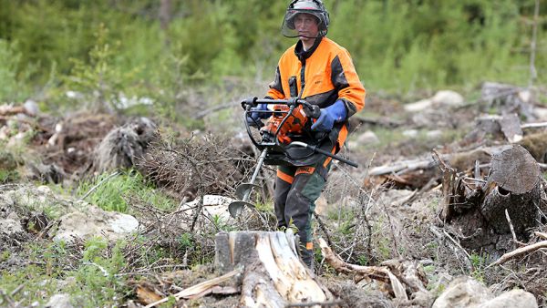 Ammattilaisen koneporassa pyörimisnopeus on 200 kierrosta minuutissa. (Kuvaaja: Matti Kärkkäinen)