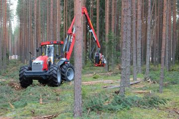 Metsäkoneista saatava toteutustieto hakkuista auttaisi metsävaratietojen päivityksessä. Tietojen siirtoon kehitetään toimivaa järjestelmää.