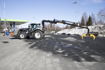 Koposten KESLA 316T on takasilta-asenteinen. Kuormainta ei juurikaan käytetä metsätöissä, vaan enemmänkin taajama-alueella. 