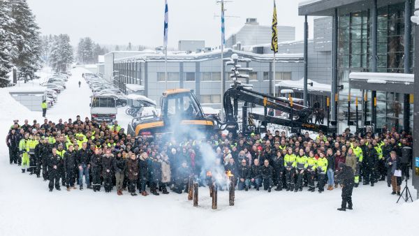 14 000. Ponssen valmistumisen yhteydessä juhlistettiin myös yhtiön Vieremän tehtaan laajennuksen valmistumista.