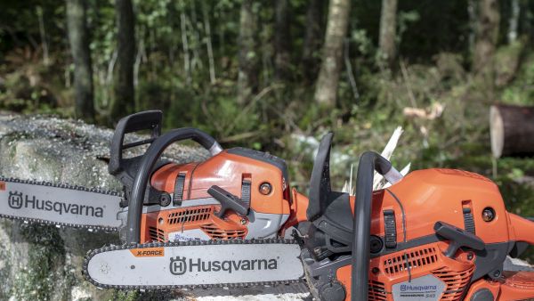 Husqvarna on esitellyt kaksi yleisimmin käytettyyn kokoluokkaan sijoittuvaa moottorisahaa. (Kuvaaja: Husqvarna)