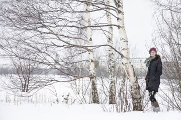 Tuulivoimayhdistyksen Anni Mikkonen suosittelee, että tuulivoimayhtiöt maksavat tuulenottokorvausta tuulipuistoalueen kaikille hehtaareille. (Kuvaaja: Seppo Samuli)