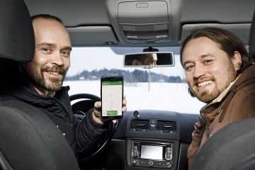 Jussi-Pekka Martikaisen ja Antti Mattilan kehittämän Metsään Tie -mobiilisovelluksen avulla voi ilmoittaa havaintojaan metsäteiden kunnosta. (Kuvaaja: Seppo Samuli)