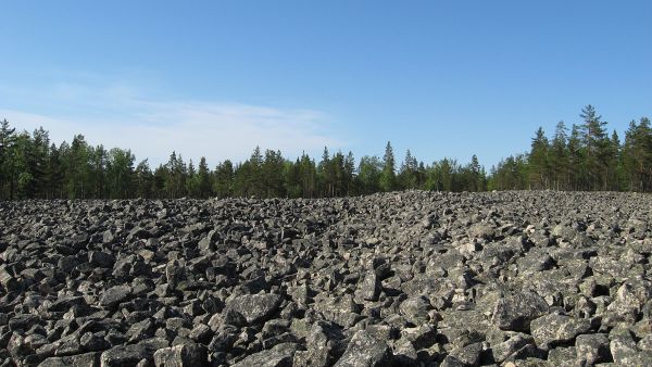 Isojoella sijaitsevan Lauhanvuoren muinaiset rantavallit ovat vaikuttava näky.