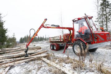 Bison 6000X on käytettävyydeltään kärkipäätä kokeilemistamme pienkoneista. (Kuvaaja: Sami Karppinen)