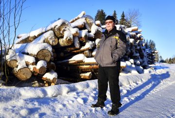 Markku Pajala uskoo, että Keskipohja selviää talousvaikeuksistaan, mutta aikaa menee vuosia. Pitkällä aikavälillä etenkin energiapuun menekki antaa toivoa. (Kuvaaja: ESKO KESKI-VÄHÄLÄ)