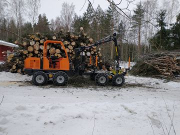 LBF-pienmetsäkone toimii kätevästi esimerkiksi tonttihakkuissa.