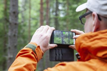 Leimikon järeys arvioidaan puulajeittain älypuhelimeen asennetulla sovelluksella.