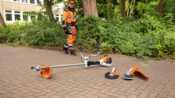 Stihl FS 561 on moottorin sylinteritilavuudeltaan suurin myynnissä olevista raivaussahoista.  (Kuvaaja: STUDIO THOMAS KETTNER)