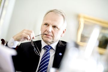 Maa- ja metsätalousministeri Jari Lepän mielestä kirjanpainajatuhojen torjumiseksi myrskypuita on voitava korjata myös Natura-alueilla. (Kuvaaja: Seppo Samuli)