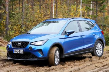 Seat Arona TGI:llä on helppo edetä huonoilla teillä niin kauan kuin pito riittää.  