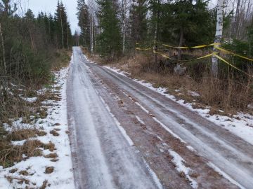 Joulukuussa metsätiet olivat paikoin liukkaita. Kuva: Hannu Liljeroos