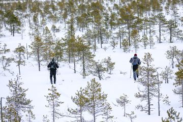 Liukulumikengillä talvinen luonto avautuu kulkijalle. (Kuvaaja: Sami Karppinen)