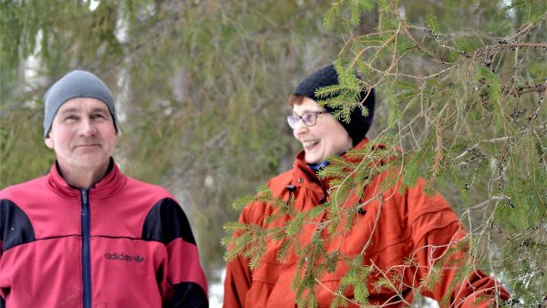 Pertti Ohtosesta tuli metsänomistaja sukupolvenvaihdoksen myötä 1980-luvulla. Sen jälkeen hän on ostanut lisää metsää vaimonsa Seijan kanssa.  (Kuvaaja: Maria Karuvuori)