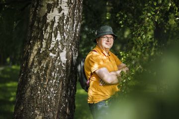 Juha Immasen mukaan utelias luonne ei pääse kyllästymään tutkijan työssä. Oma kiinnostus ympäröivään luontoon heräsi jo lapsena.Kysyin kovasti asioista ja usein sai vastauksen, että ei tiedetä. Kun koulussakaan ei tiedetty vastauksia kaikkeen, piti itse ruveta tutkimaan. (Kuvaaja: Seppo Samuli)