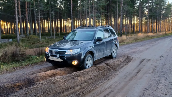 Siikajoentie valittiin Suomen surkeimmaksi kylätieksi.