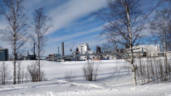 Lähes valmiiksi rakennetun Kemin biotuotetehtaan kohtalo on KHO:n käsissä. (Kuva: Mikko Häyrynen)