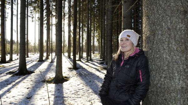 Yhtymän metsäasioiden hoito on Reija Suolasen vastuulla. (Kuvaaja: Johannes Wiehn)