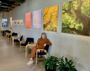 Eija Öhrnbergin Metsätunnelmia-näyttely on avoinna Pikku-Finlandiassa toukokuun loppuun.