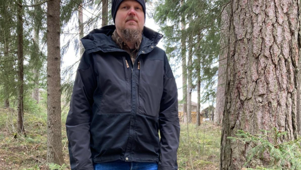 KME:n ostoista Keski- ja Etelä-Savossa vastaa metsätalousinsinööri Ari Jäntti.  Hän on työskennellyt puunostojen parissa pitkään. (Kuva: KME Oy)