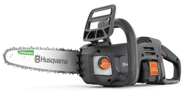 Kevyemmän moottorisahan runko painaa noin 3,5 kg. (Kuva: Husqvarna)  