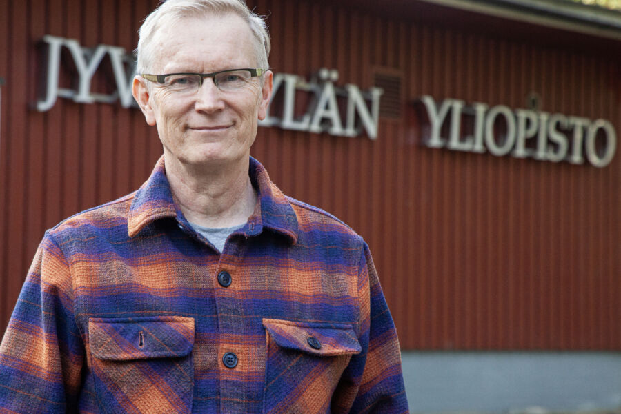 Raakkuprofessori Jouni Taskisen mukaan raakkujen suojelu on koko kansakunnan asia. Kustannuksia ei pidä jättää vain maanomistajien kontolle.  