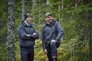 Keihäsmiesten perustama Pitkämäki & Ruuskanen Forest tarjoaa metsäkoneurakointi- ja lentolannoituspalveluita. (Kuva: Nelonen Media)