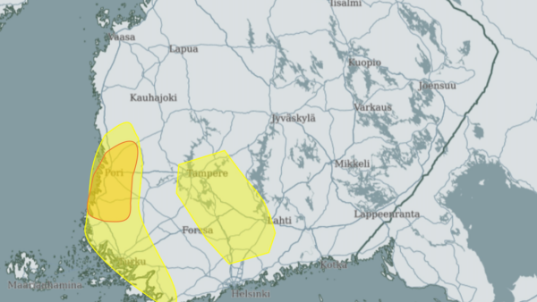 Myrskypuuskat kaatoivat puuta länsi- ja lounaisrannikon alueella (keltainen ja oranssi alue) ja raskas lumi kaatoi ja katkoi puita Pirkanmaalla ja Uudellamaalla (keltainen alue). Karttakuva: Ilmatieteen laitos