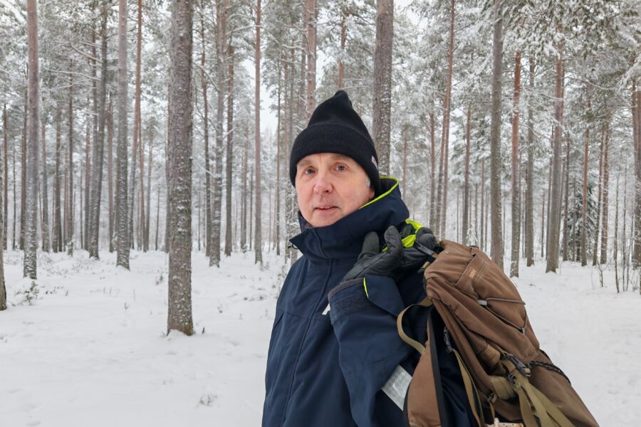 Metsästäjien ei tarvitse avata reppuaan, tavaroitaan tai autoaan erätarkastajalle, ellei hänellä ole esittää konkreettista epäilyä rikoksesta, luvattomasta pyynnistä tai luvattoman saaliin kätkemisestä”, varatuomari Jarmo Kiuru sanoo.