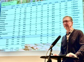 Hannu Liljeroos on tilastoinut edustavat metsätilakaupat vuodesta 2014 lähtien. (Kuvaaja: Anna Back)